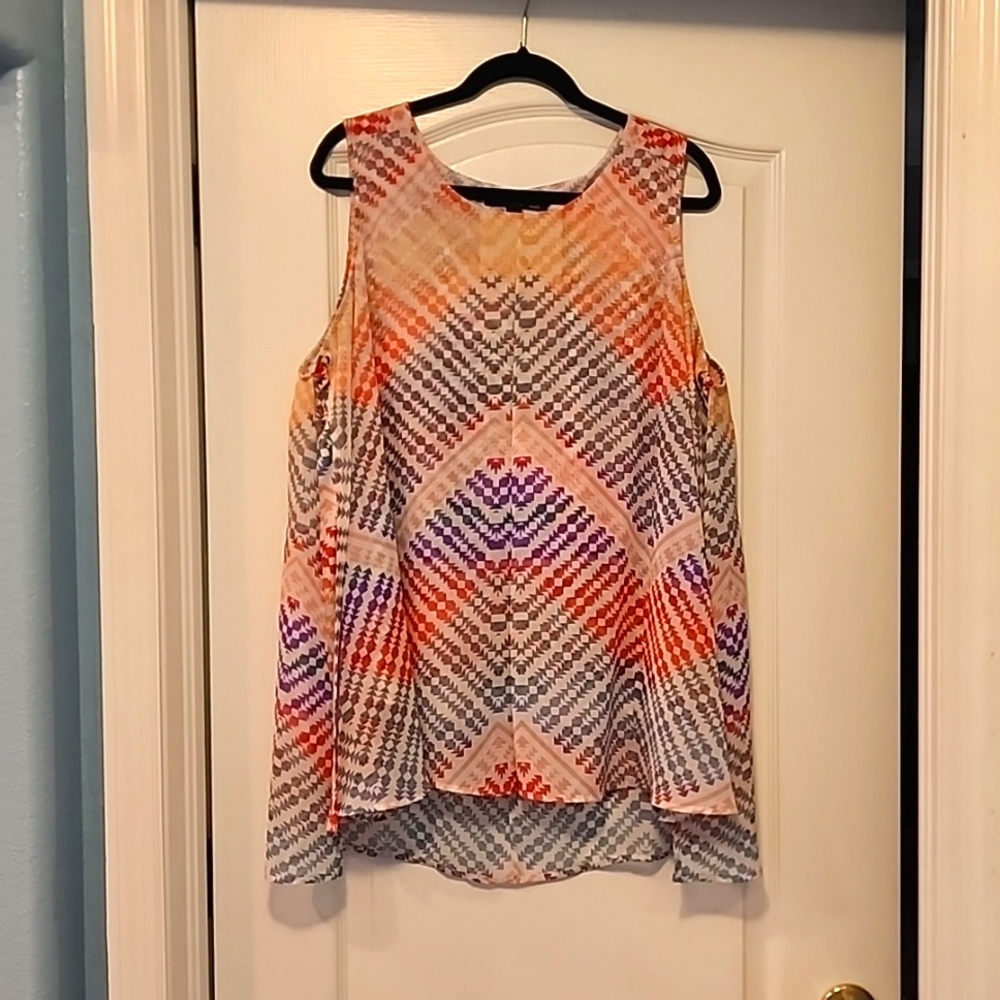 Beautiful flowing top!!!